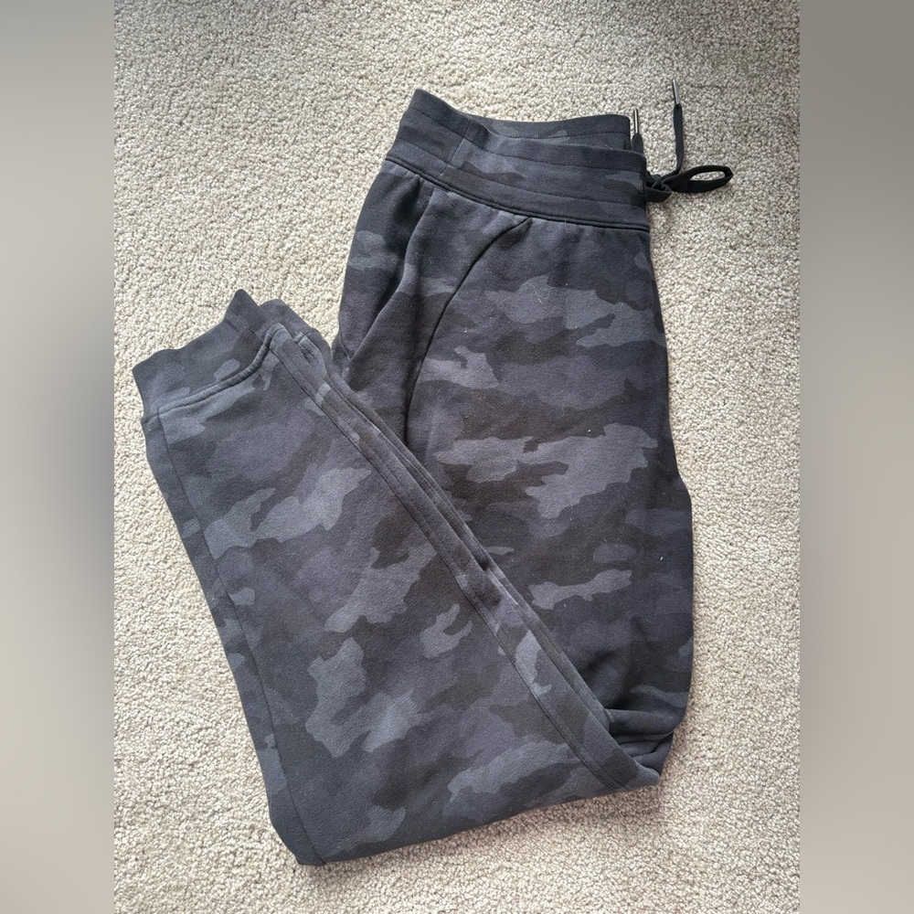 Lululemon Scuba Camouflage Jogger Pants